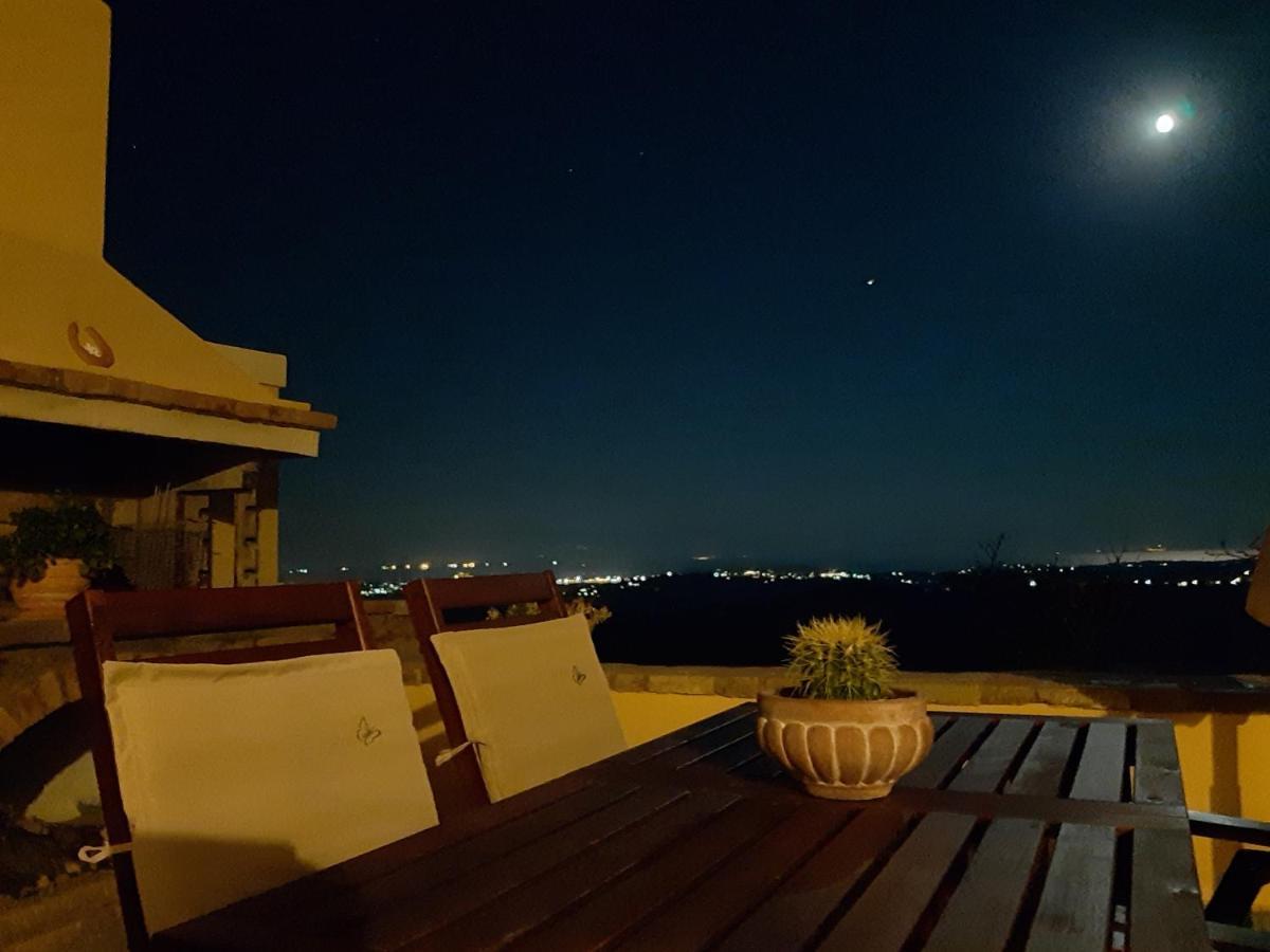 Kontis Apts Apartment เปเลคาส ภายนอก รูปภาพ