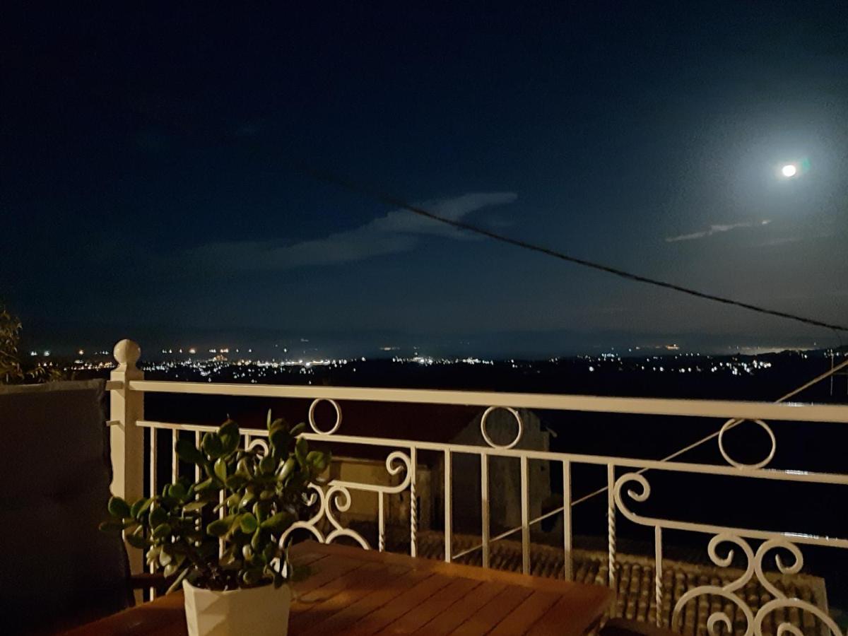 Kontis Apts Apartment เปเลคาส ภายนอก รูปภาพ