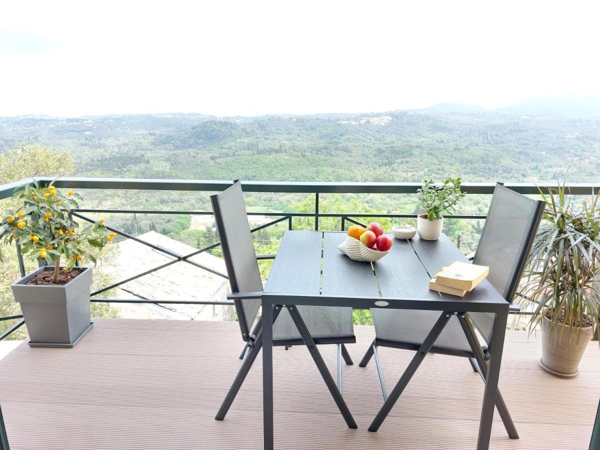 Kontis Apts Apartment เปเลคาส ภายนอก รูปภาพ