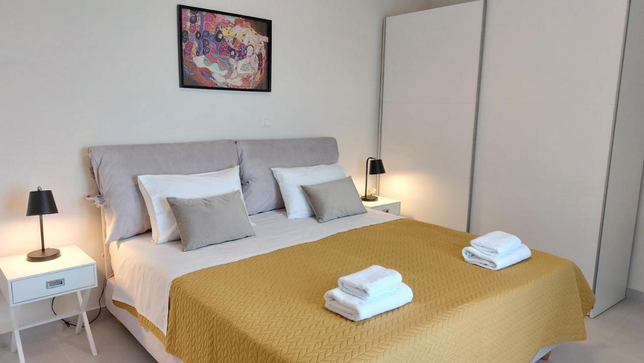 Kontis Apts Apartment เปเลคาส ภายนอก รูปภาพ