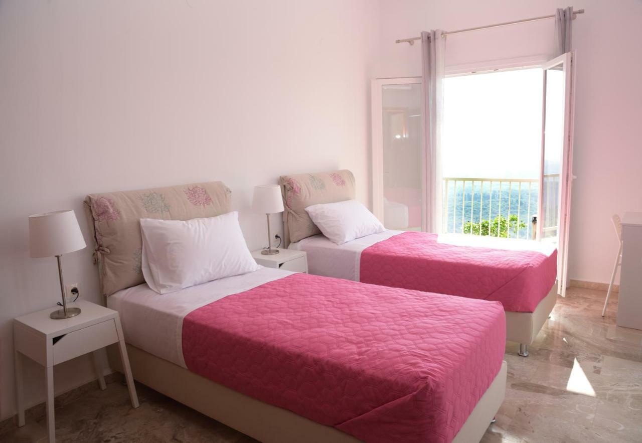 Kontis Apts Apartment เปเลคาส ภายนอก รูปภาพ