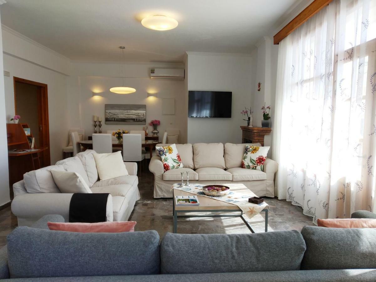 Kontis Apts Apartment เปเลคาส ภายนอก รูปภาพ