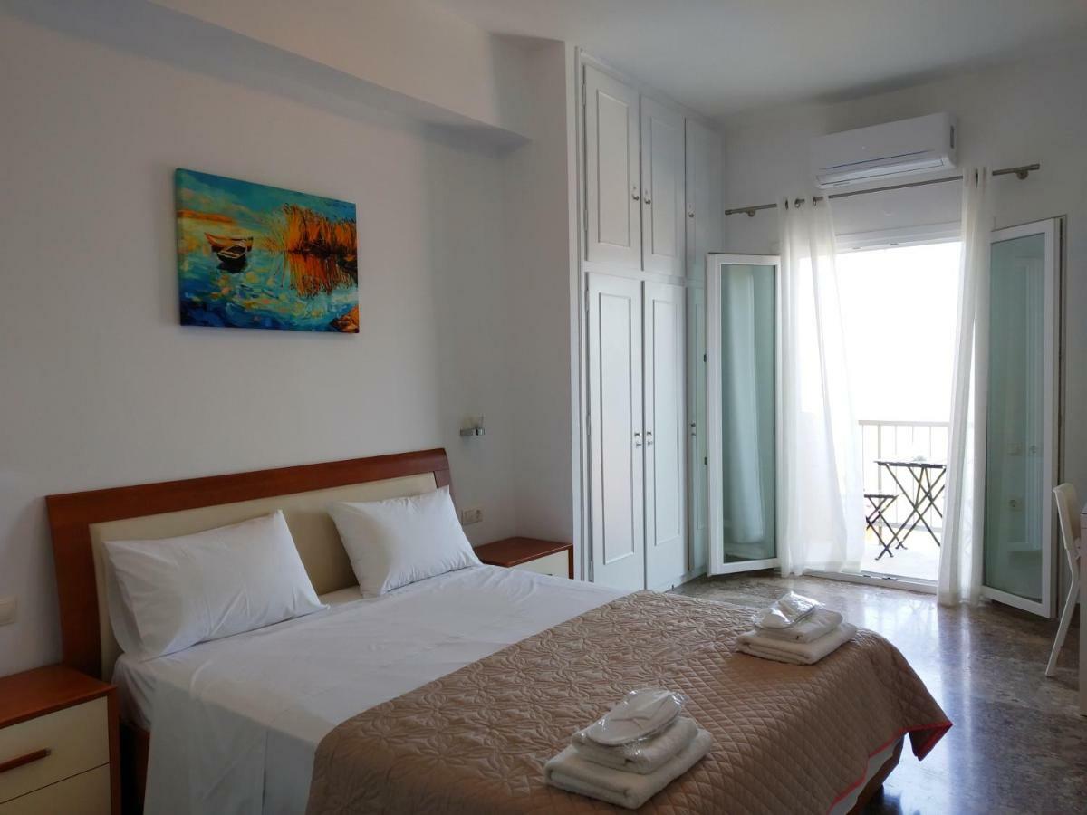 Kontis Apts Apartment เปเลคาส ภายนอก รูปภาพ